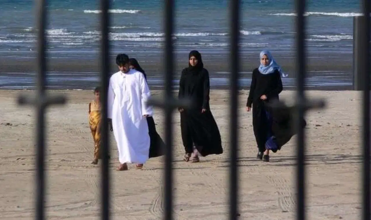 Abaya Yasaklanıyor Abaya Ne Demek? Abaya Elbise nedir? Abayayı Kimler Giyer?