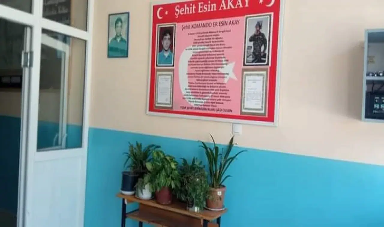 Eğitmenlerden Büyük Bir Davranış Örneği: Okulun Boya Badanasını Yaptılar
