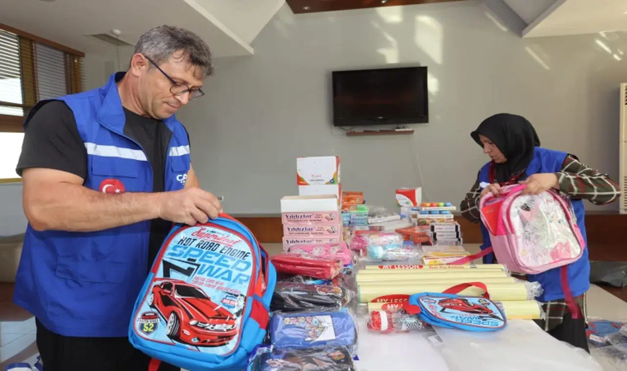 Örnek Belediyecilik! Birinci Sınıfların Çanta Ve Kırtasiyesi Belediyeden