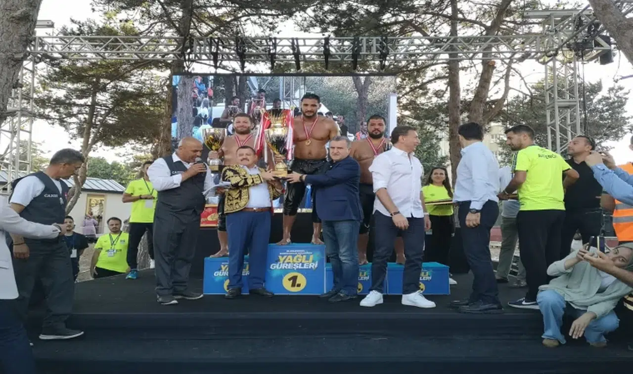 18. Geleneksel Kocasinan Yağlı Güreşleri’nde kazanan Mustafa Taş Oldu