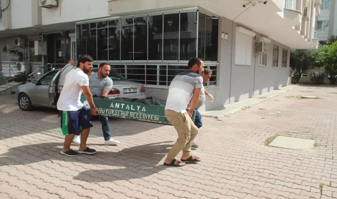 9 aylık hamile kadın evinde ölü bulundu