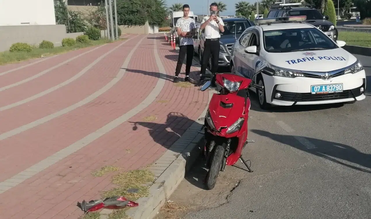Motosiklet Otomobile Çarptı: 2 Yaralı