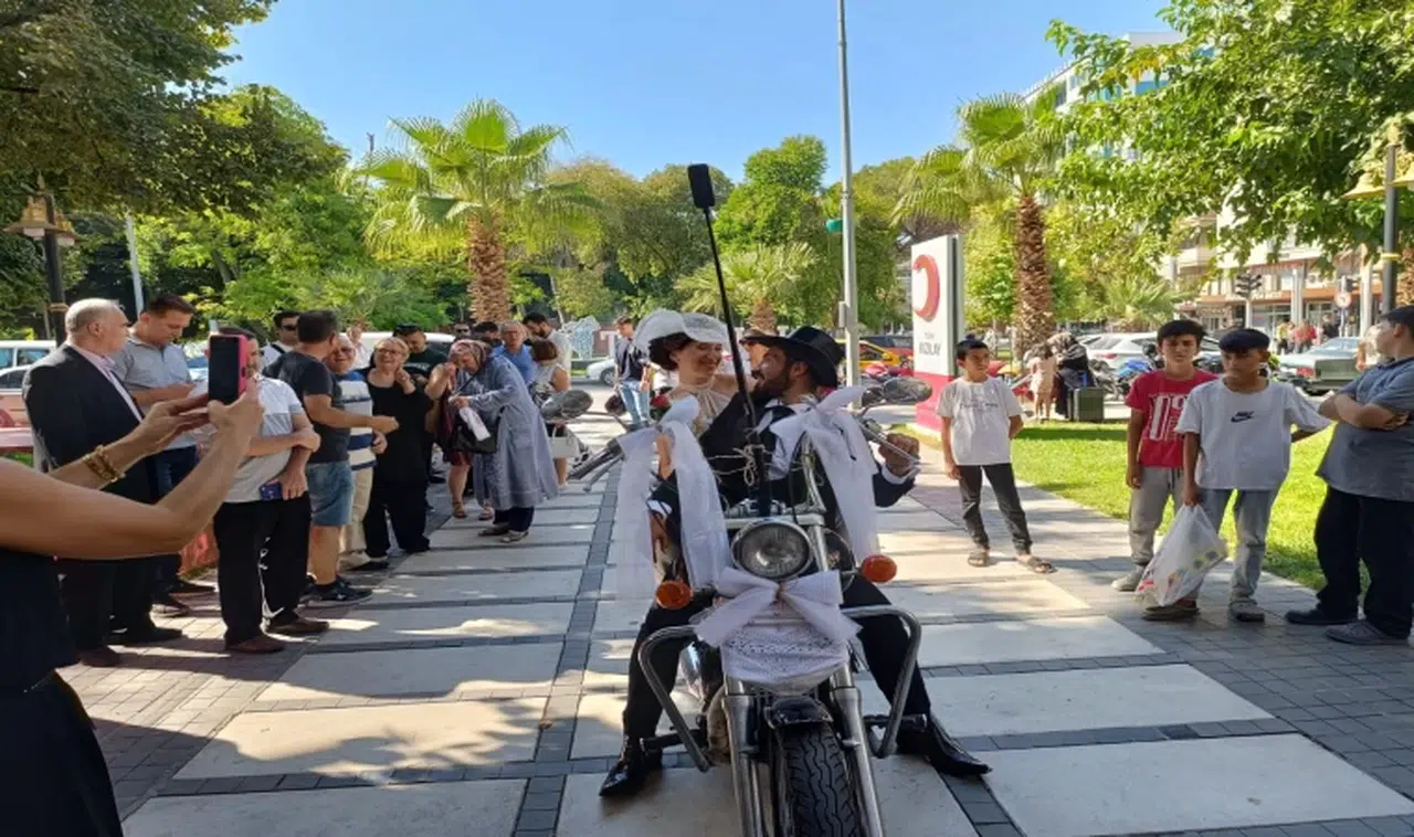 Motosiklet Tutkunu Damat, Gelin Almaya Motosiklet Konvoyu İle Gitti
