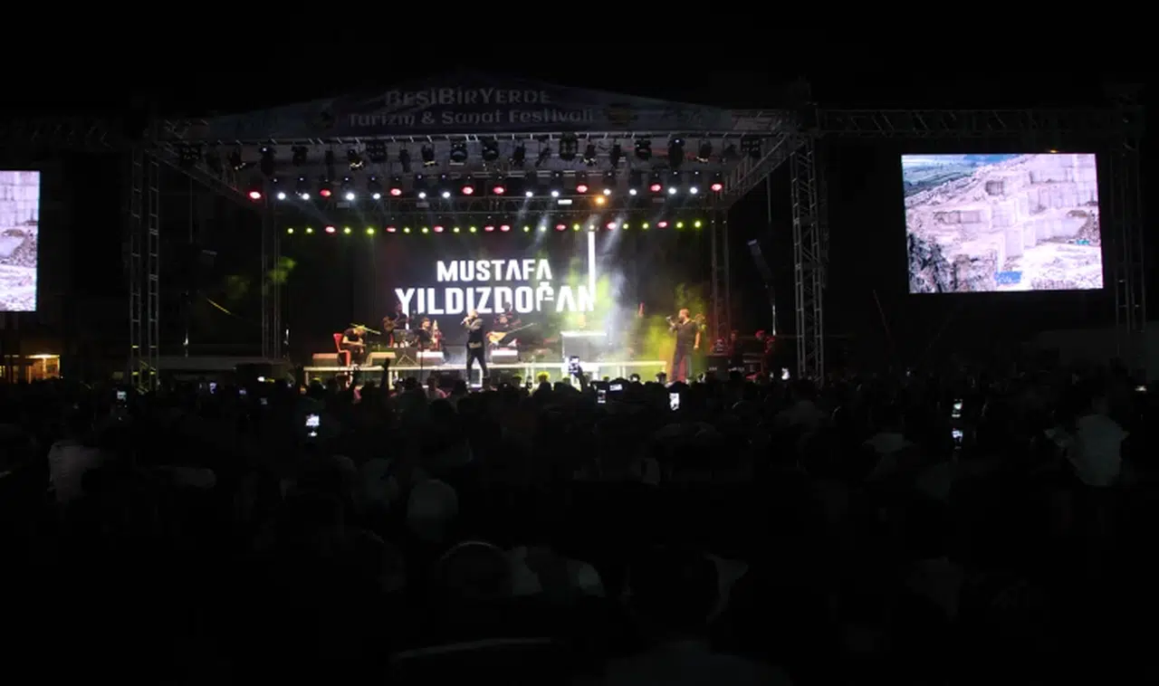 Mustafa Yıldızdoğan'dan Sevenlerine Unutulmaz Gece