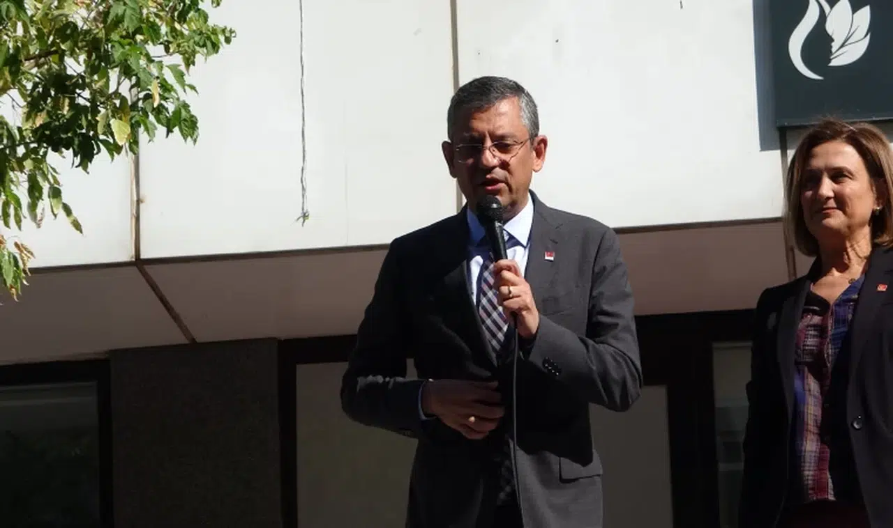 CHP Genel Başkan adayı Özgür Özel Uşak’ta: "Bir yola çıktık yürüyoruz yol verirseniz iktidara gidiyoruz”