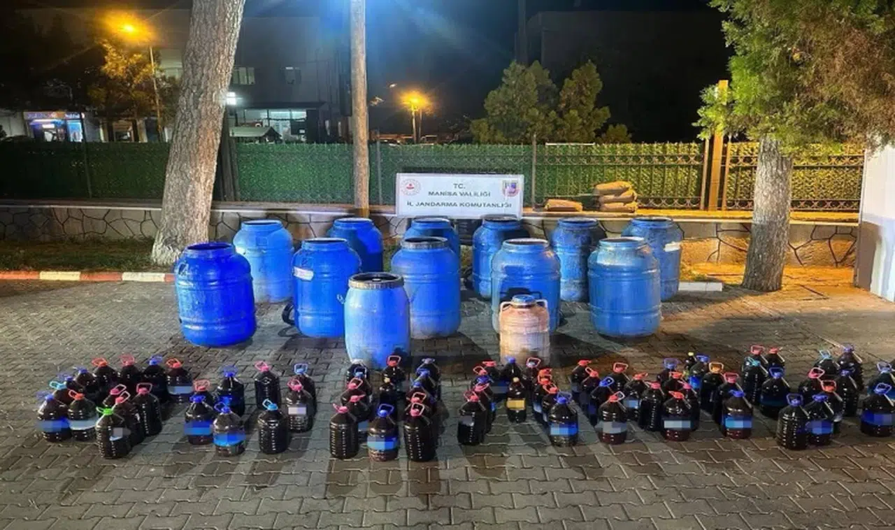  Manisa'da jandarma 4 bin 100 litre kaçak şarap ele geçirdi