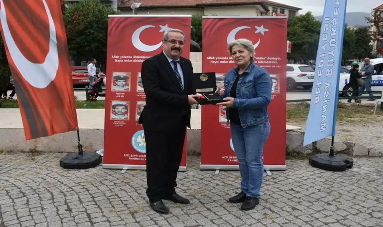 Salihli halkı şehitlerini unutmadı