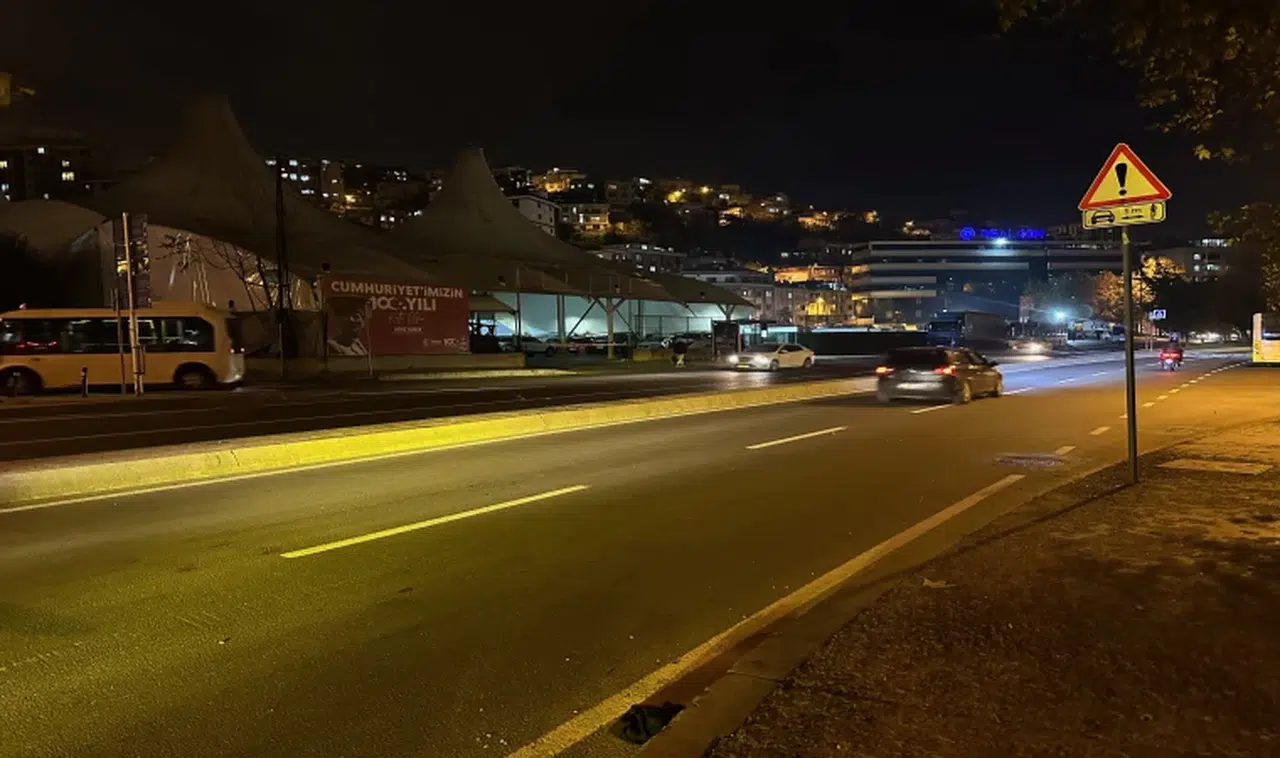 Araç yayalara çarptı: 1 ölü, 1 yaralı