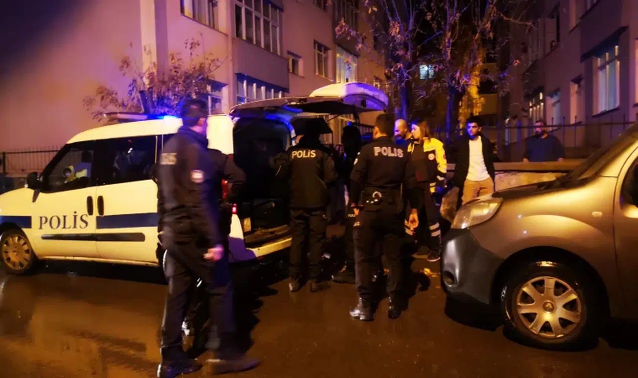 Genç çocuk husumetlileri tarafından ailesinin gözü önünde bıçaklandı