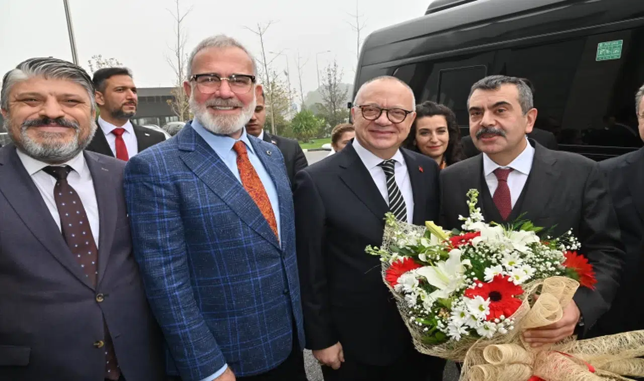 Başkan Ergün, Yusuf Tekin'e Manisa için projelerinden bahsetti