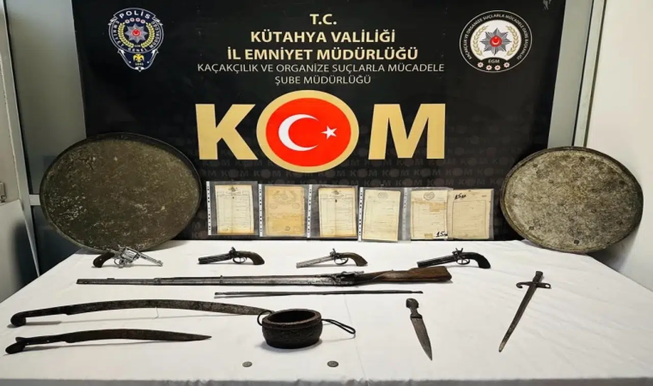 Şüpheli araçta 21 parça tarihi eser ele geçirildi