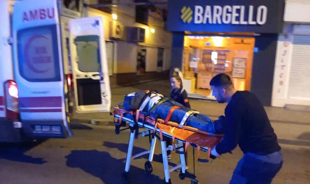 Yaşlı adamı dövüp bütün parasını gasp ettiler