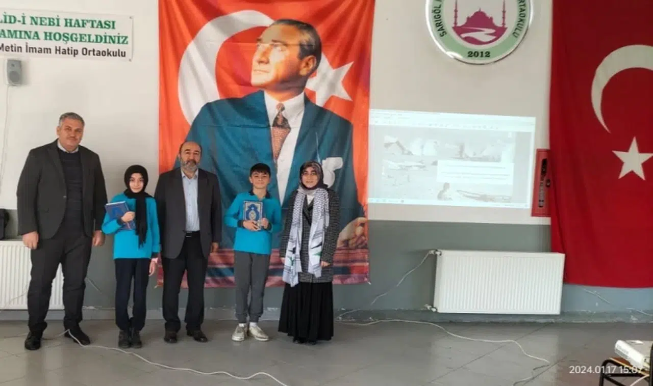 Başarılı öğrencilere Kur'an-ı Kerim hediye edildi