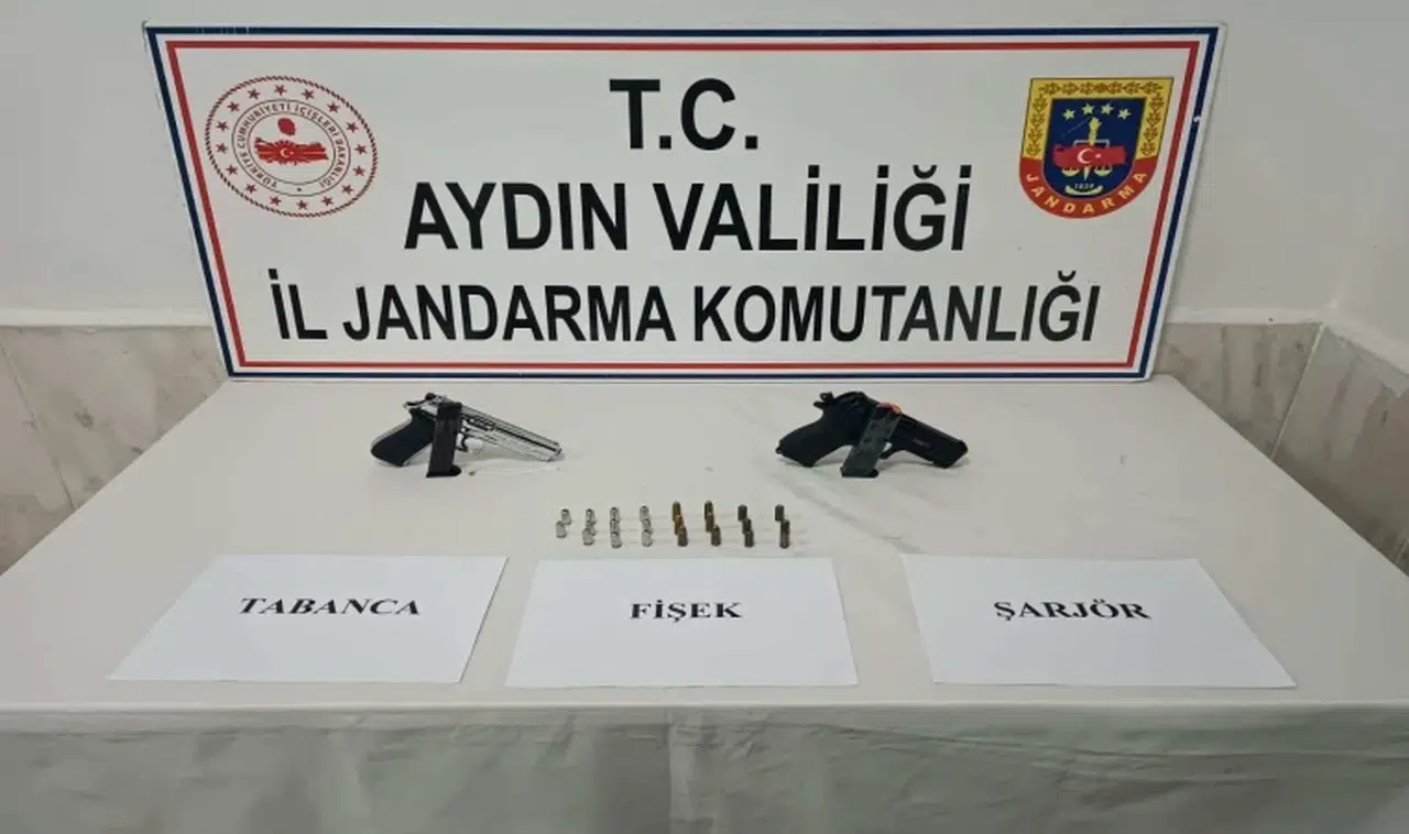 Şüpheli şahısların üzerinde 2 tabanca şarjörü, 7 adet tabanca fişeği ele geçirildi