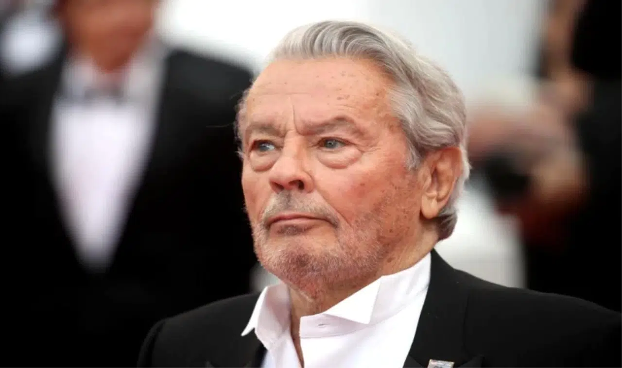 Fransız film yıldızı Alain Delon'un evinden cephanelik çıktı