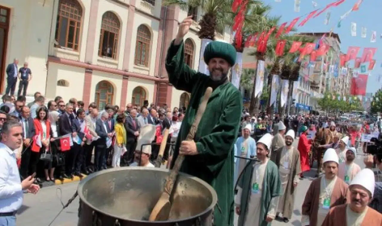 Mesir macununda kaç çeşit baharat var?