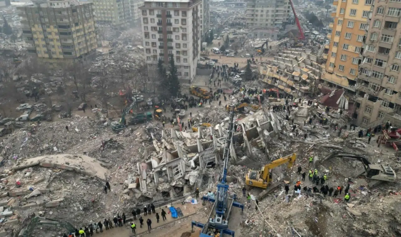 PTT deprem bölgesine yardım eli uzatıyor: Kargo gönderilerinde %30 indirim