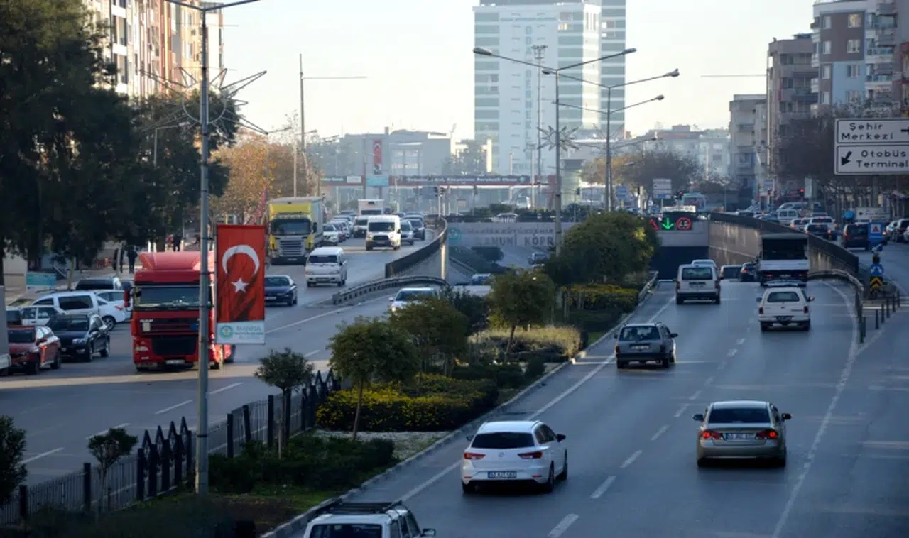 Yeni bir hurda araç teşvik yasasına ihtiyaç var 20 yaş üstü tüm araçlar yenilerek ekonomiye kazandırılmalı