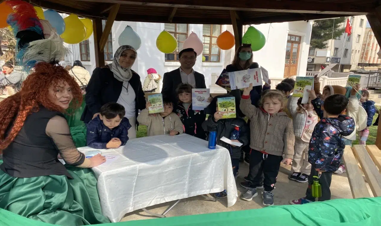 Yazar Filiz Başaran Alaşehirli öğrencilerle bir araya geldi