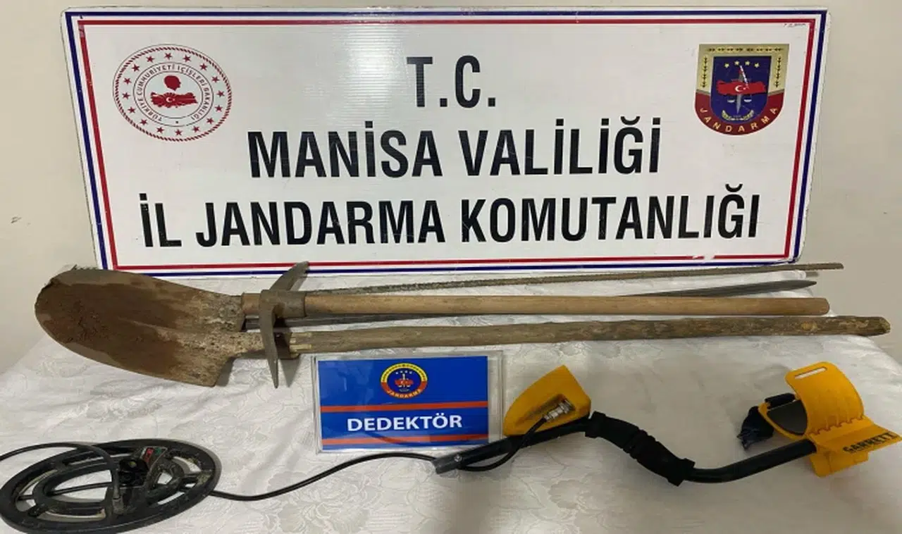Dedektörle define arayan 3 kişi tutuklandı