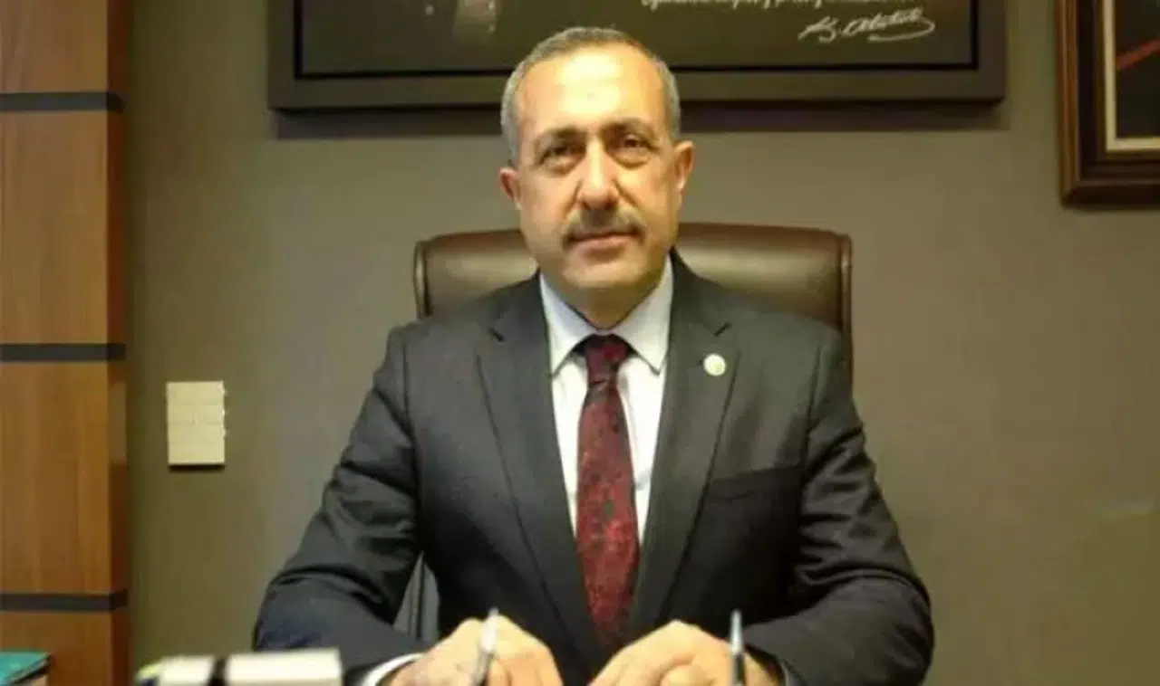 Van'da belediye başkanlığı AK Parti'ye geçti