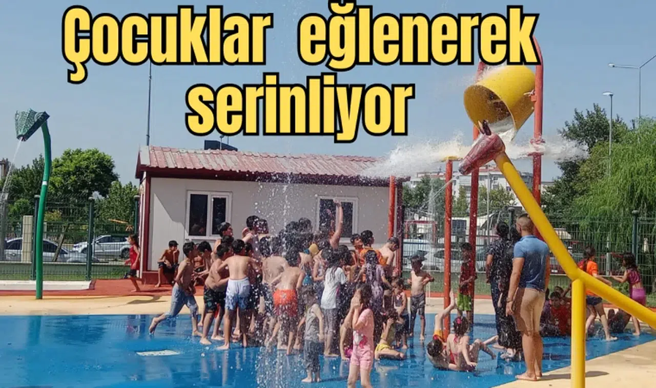 Çocuklar  eğlenerek serinliyorlar