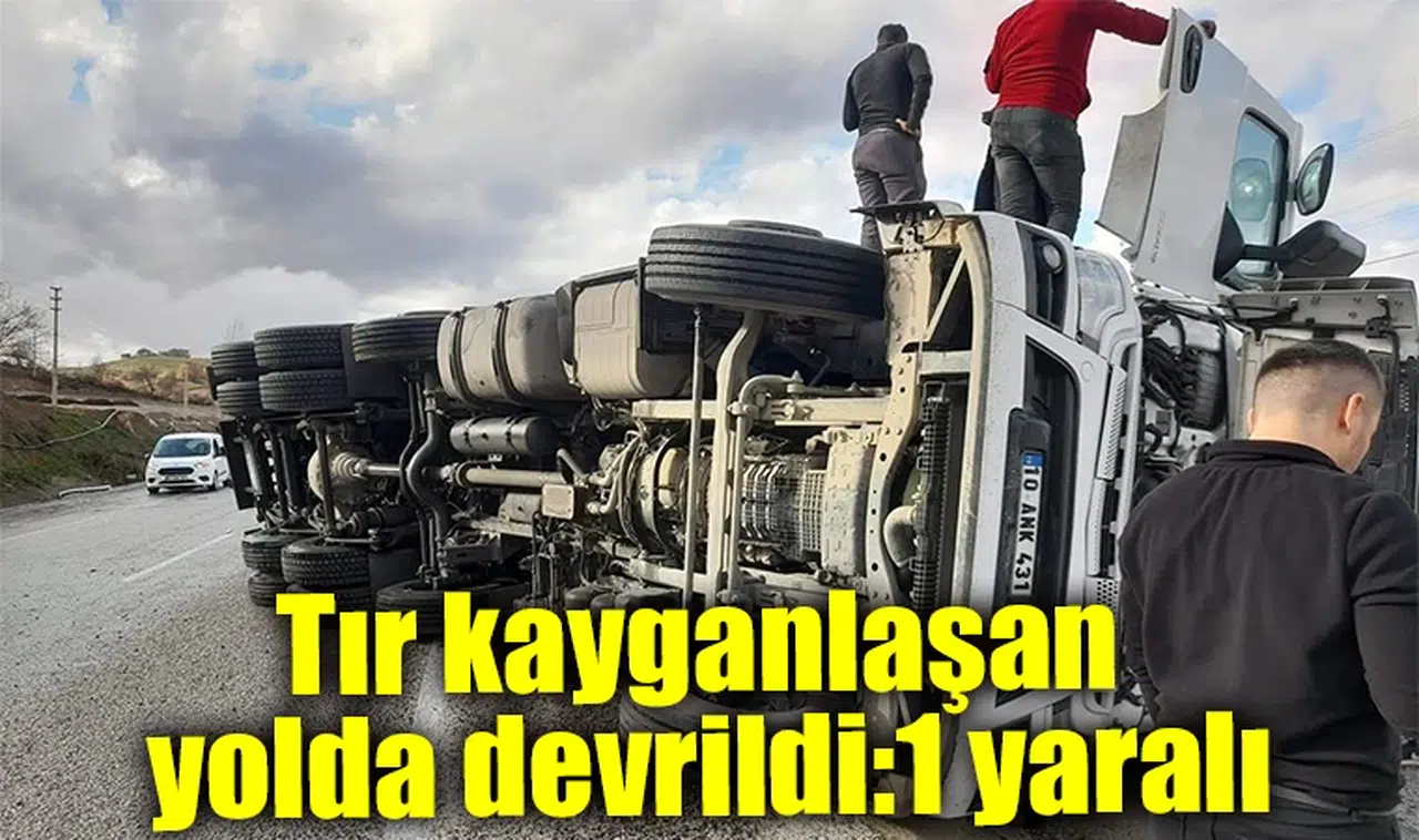 Tır kayganlaşan yolda devrildi; 1 yaralı