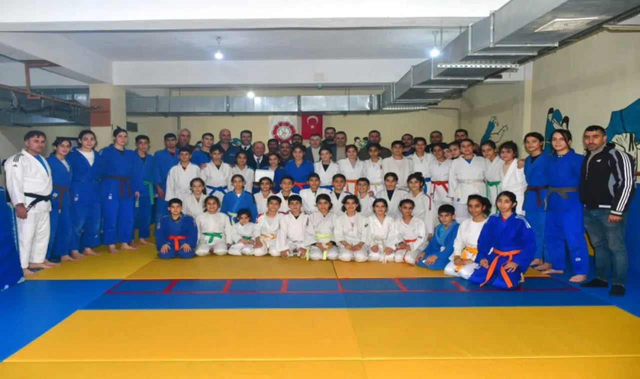 Yunusemre'den Manisa 45 Spor Kulübü'ne anlamlı ziyaret 