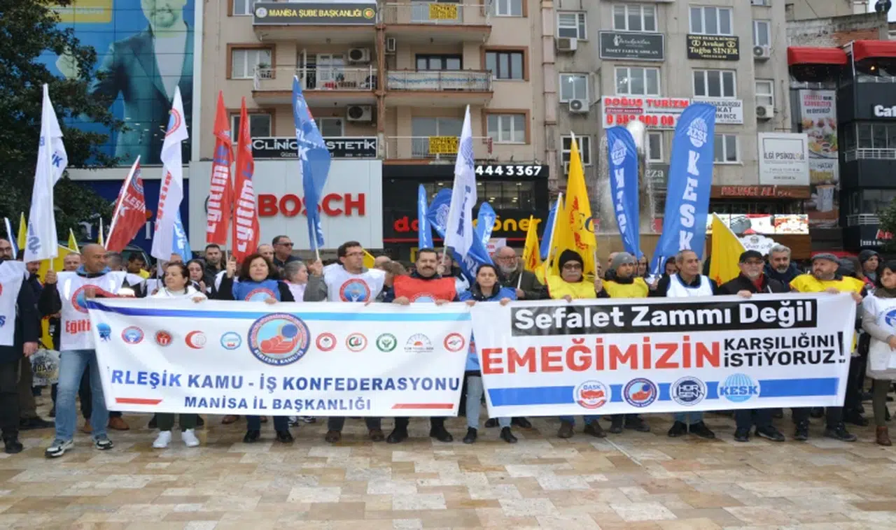 Kamu emekçileri iş bıraktı halay çekti 