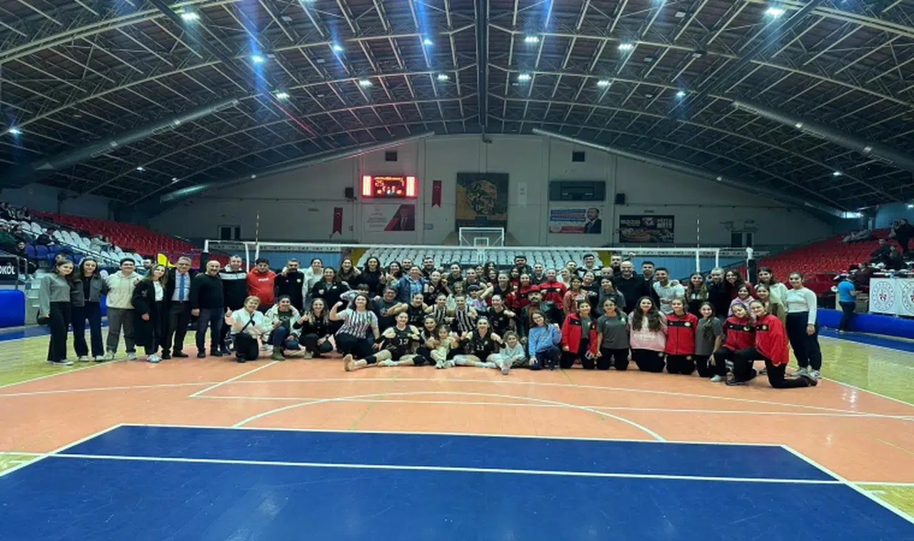 Voleybol Genç Kızlar Kategorisinde Şampiyon Manisa BBSK