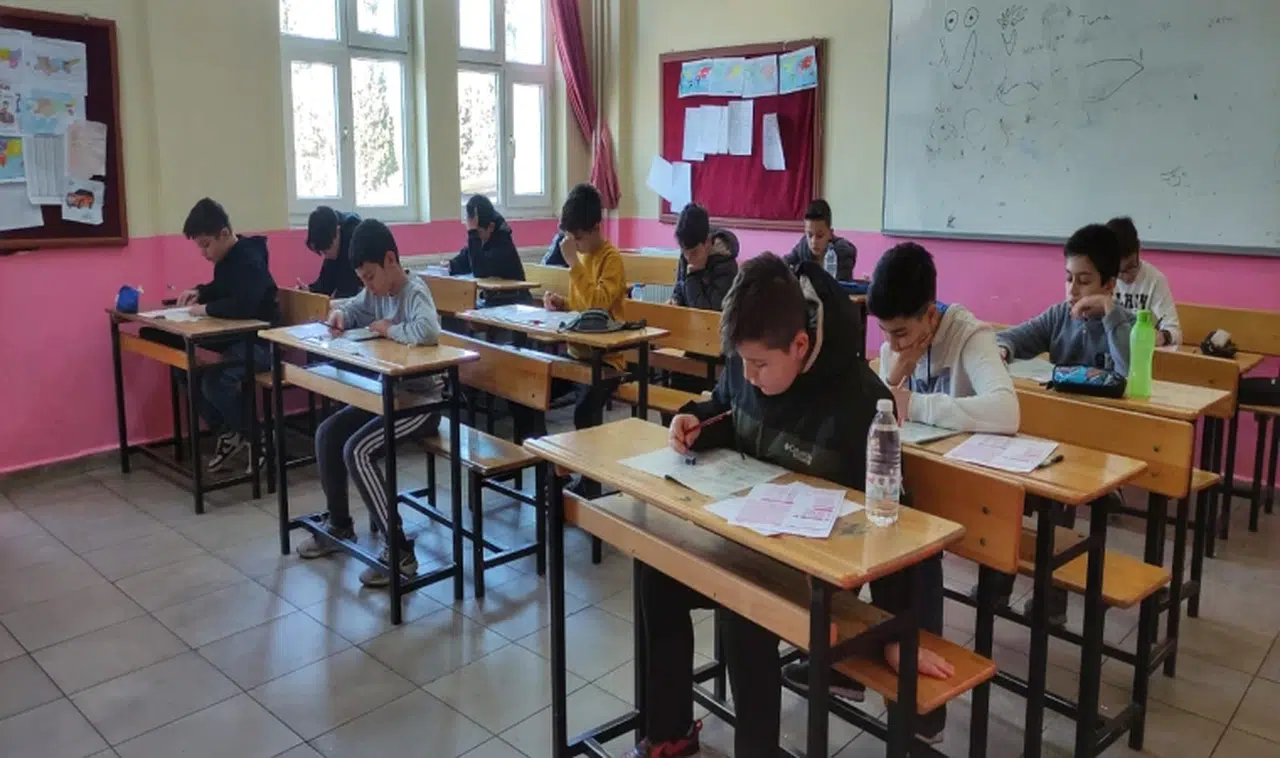 TÜGVA'dan Türkiye Genelindeki Ortaokul Öğrencilerine Kitap Kurdu Yarışması: Büyük Ödüller Sahiplerini Bekliyor!