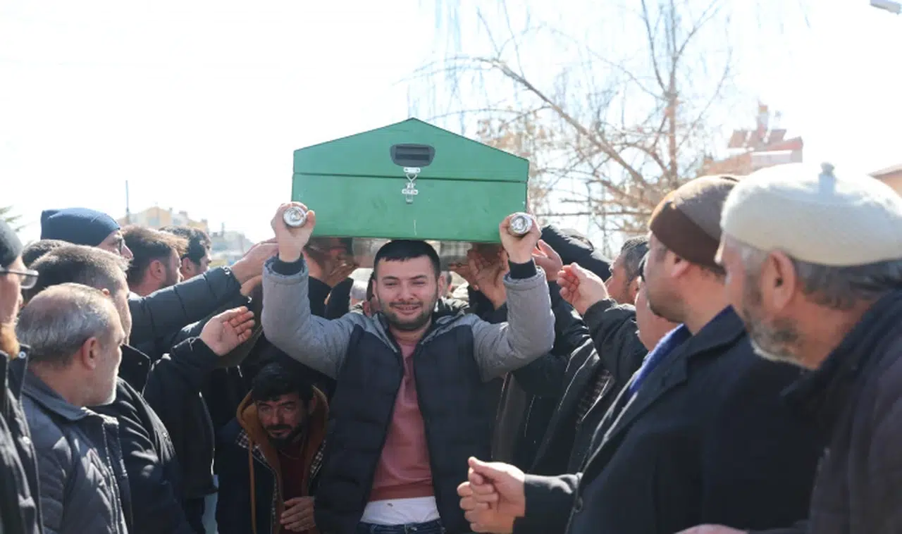 Oksijen tüpü 3  aylık bebek ve teyzesini hayattan kopardı