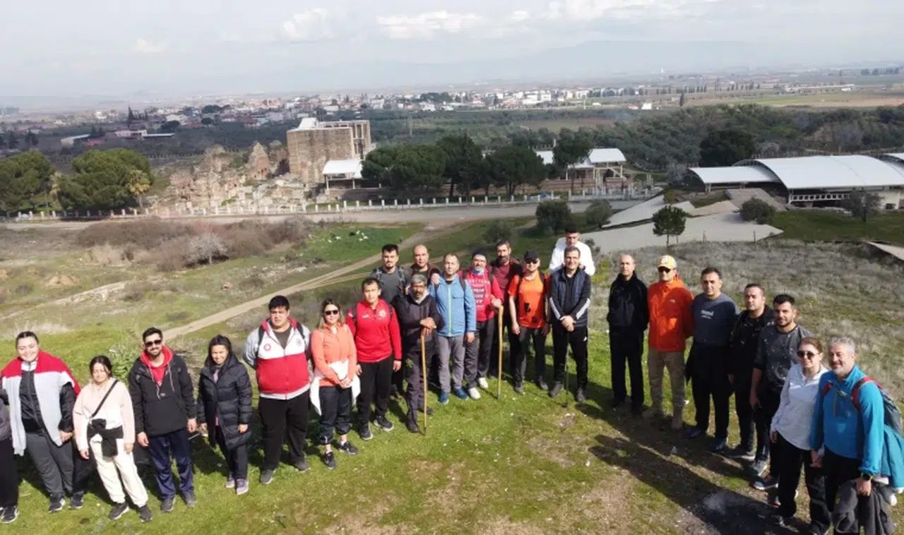 Tarihi alanlarda doğa yürüyüşü yaptılar