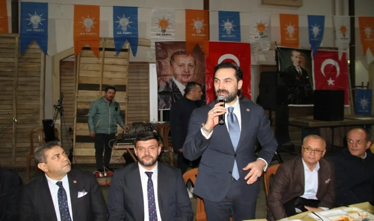 AK Partili isimler iftarda buluştu