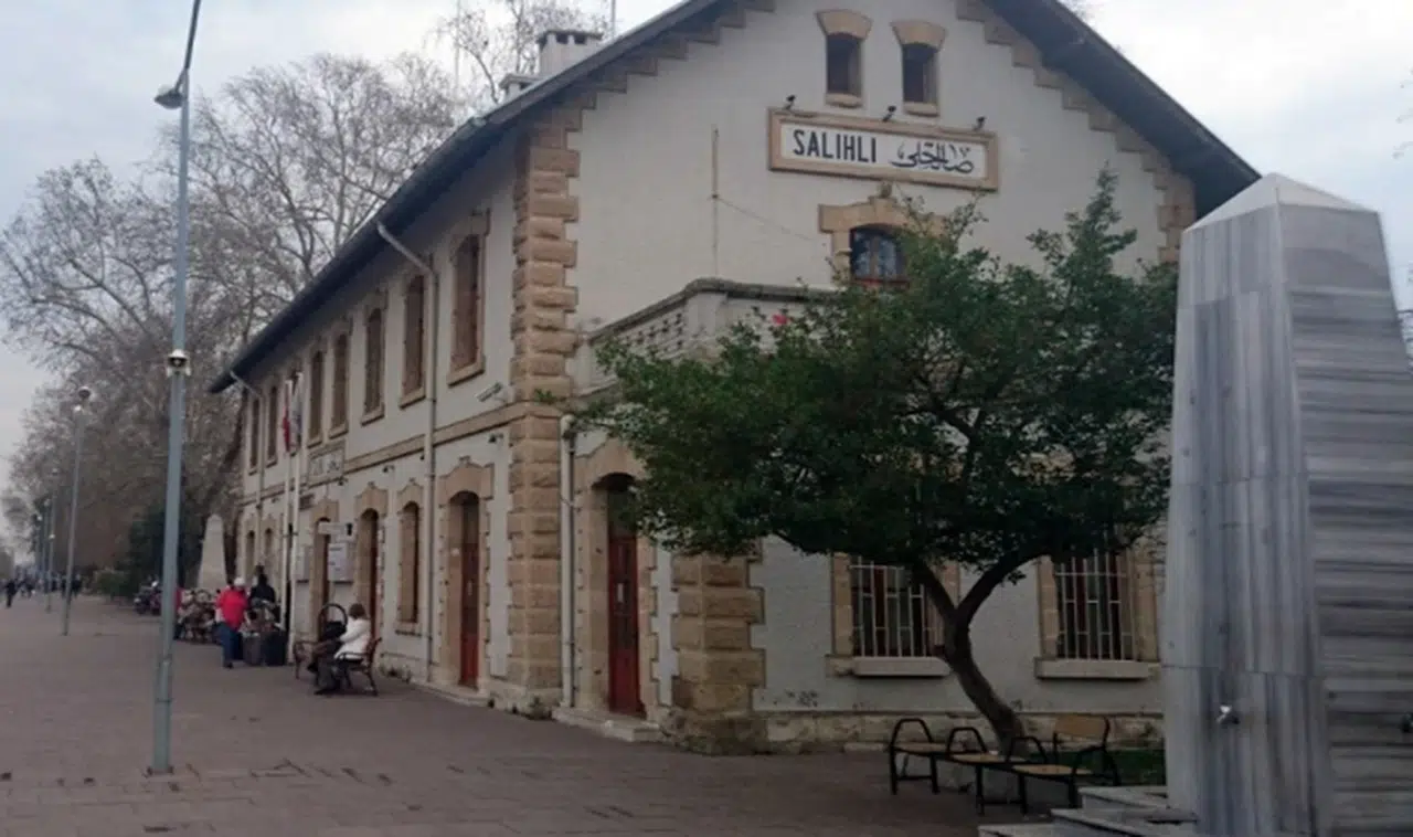 Salihli Tren İstasyonu tarihe tanıklık ediyor