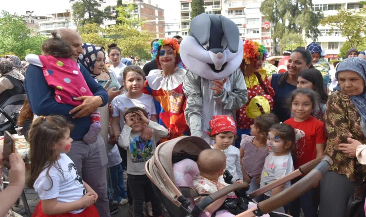 Anahtar Parti’den şenlik havasında çocuk bayramı 