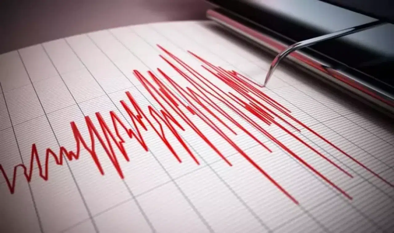 Ege'de korkutan deprem