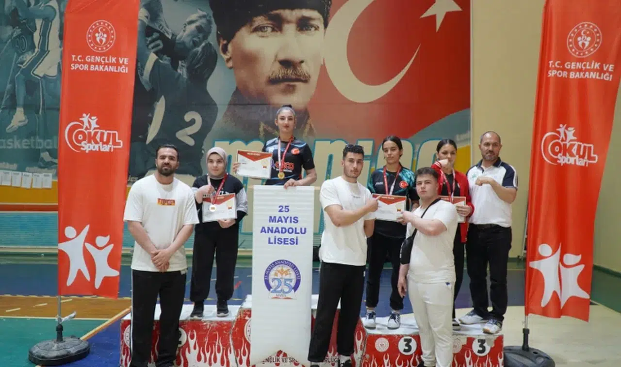 Gençler, Türkiye’nin En Güçlü Bileği Olmak İçin Yarıştı