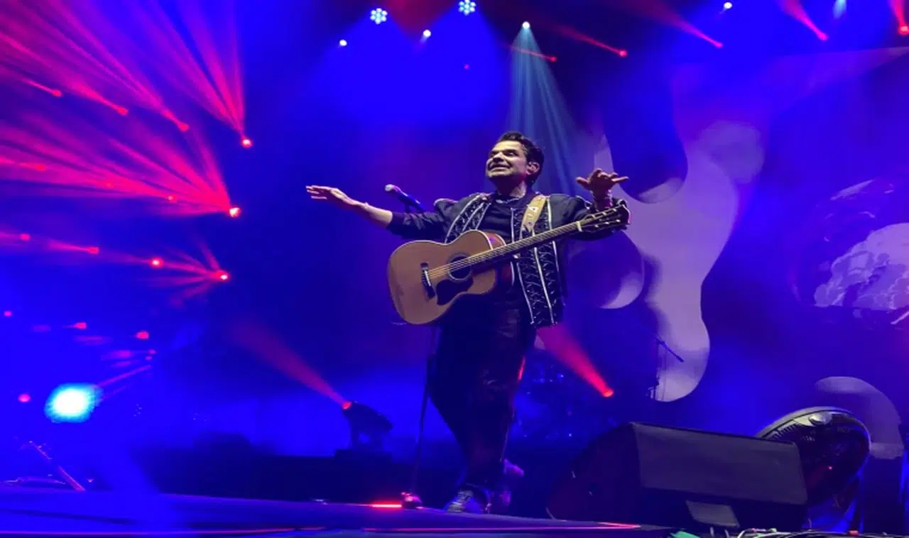 Kenan Doğulu Manisa'da finali yaptı 