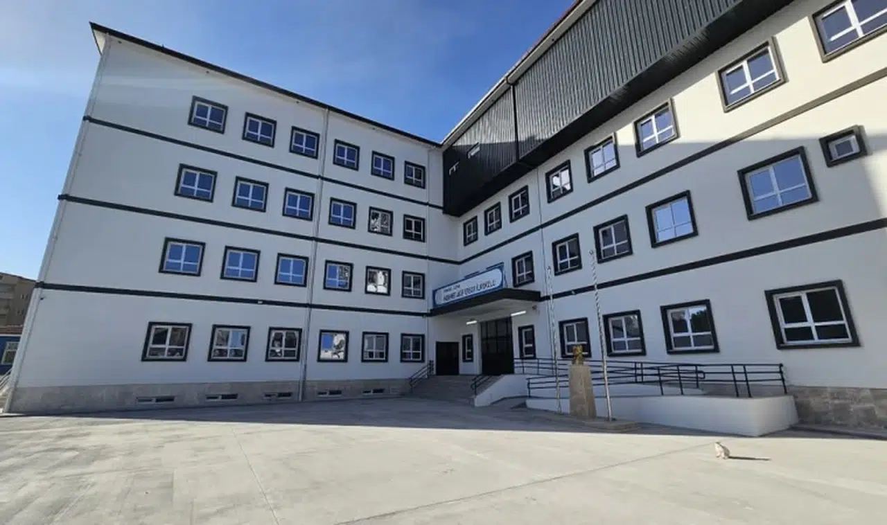 Somalı öğrenciler yeni okullarına kavuştular