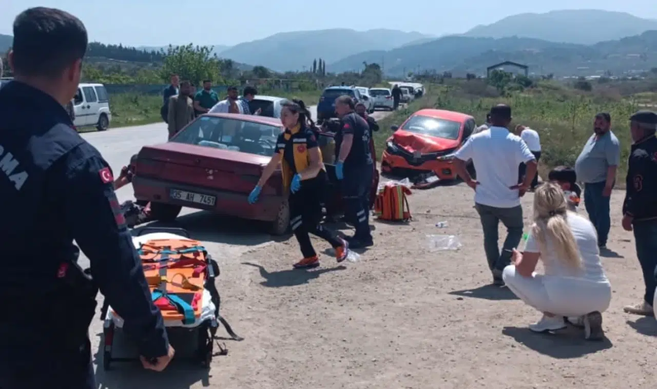 Turgutlu'da feci kaza: Biri çocuk 4 kişi yaralandı