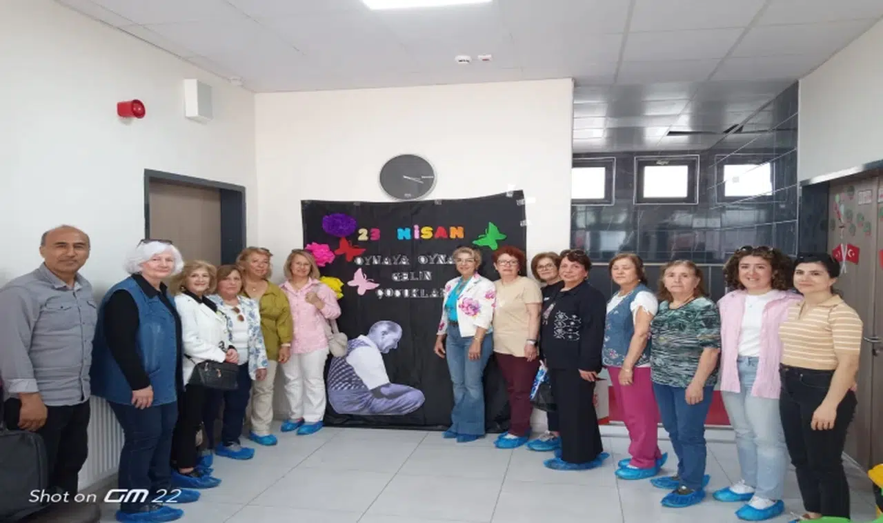 Türkiye Yardım Sevenler Derneği öğrencileri mutlu etti 