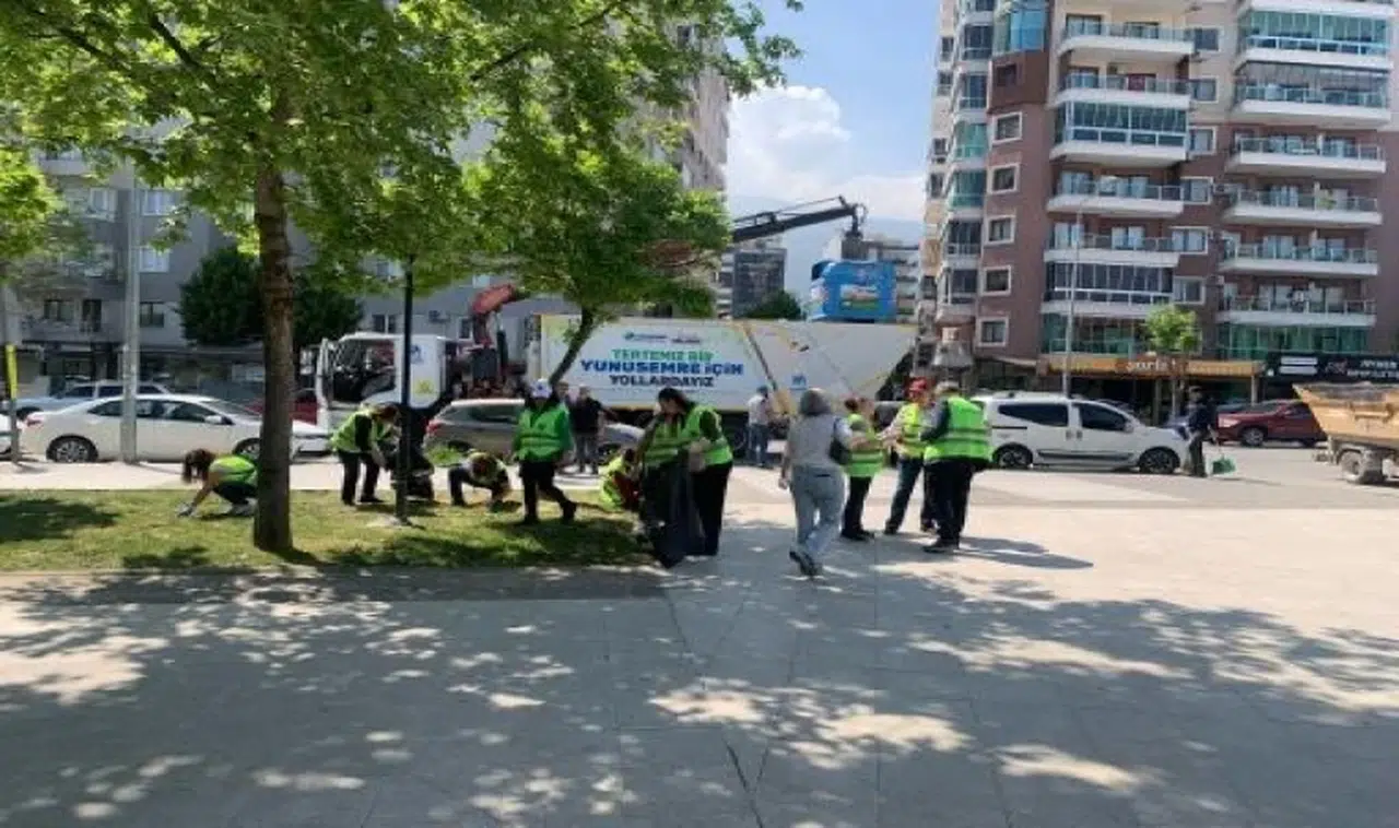 Yunus Emre Kent Konseyi Mahalle Meclislerinden temizlik 