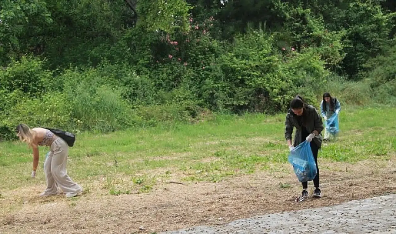 Efes Meslek Yüksekokulu Öğrencilerinden Kültürel Miras Alanlarında Temizlik Farkındalığı
