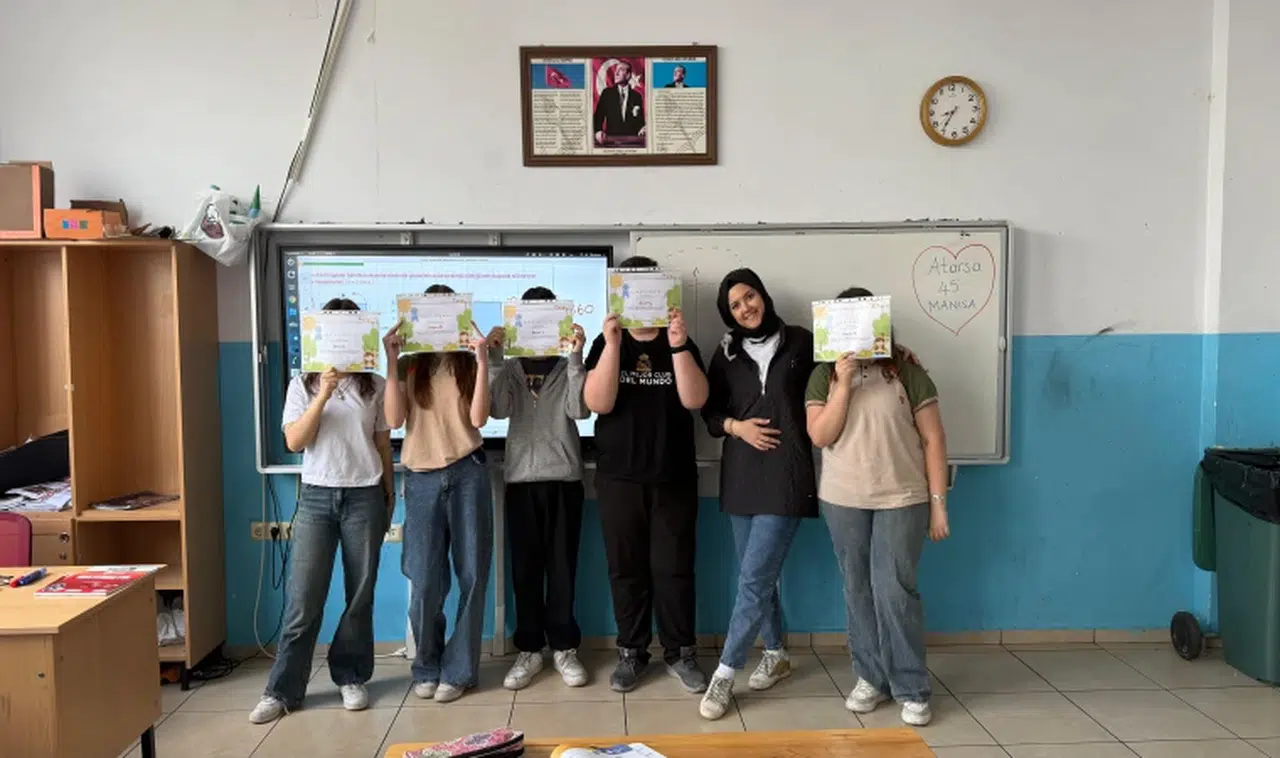 Manisa’dan Avrupa’ya Açılan Kapı: Muradiye Cumhuriyet Ortaokulu’ndan Büyük Başarı!
