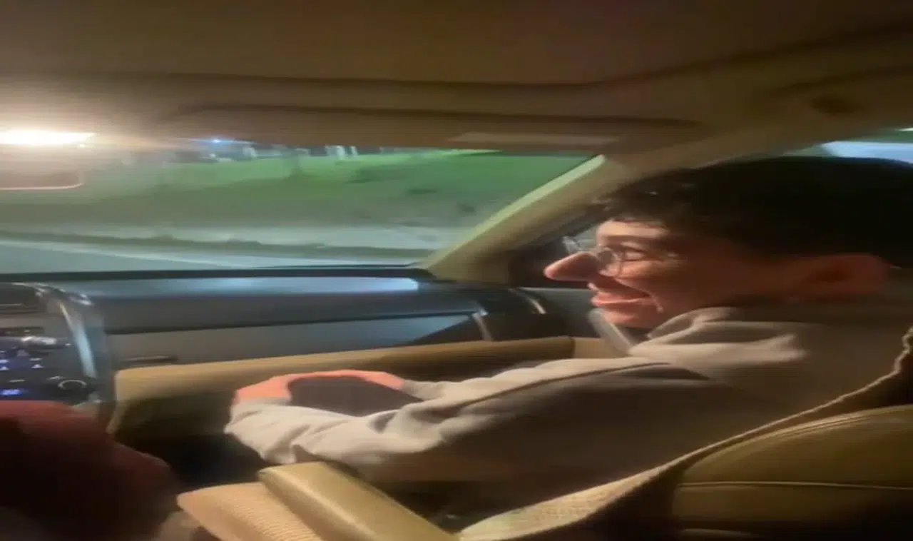 Otostopla aracına bindikleri rektöre tanımayıp "Dayı" dedi, o anlar kameraya yansıdı