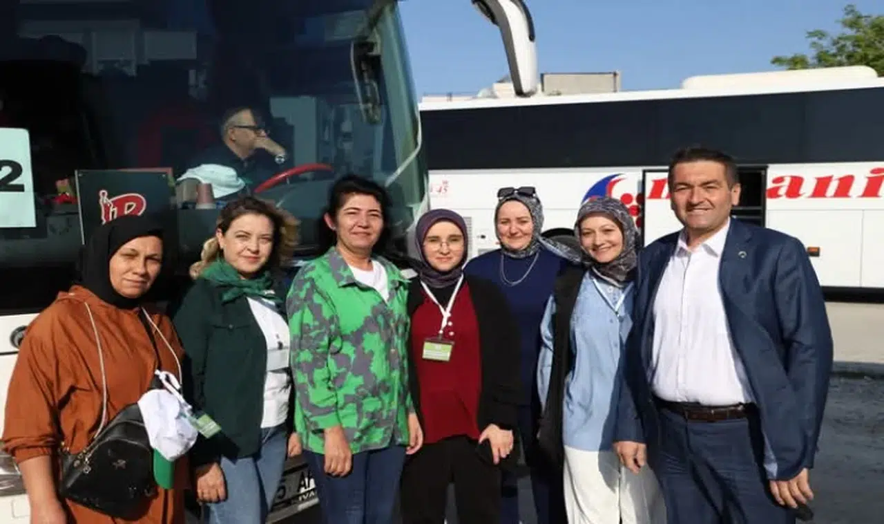 Saruhanlı Belediyesi’nden Bayındır Çiçek Festivali ve Birgi’ye Kültür Gezisi