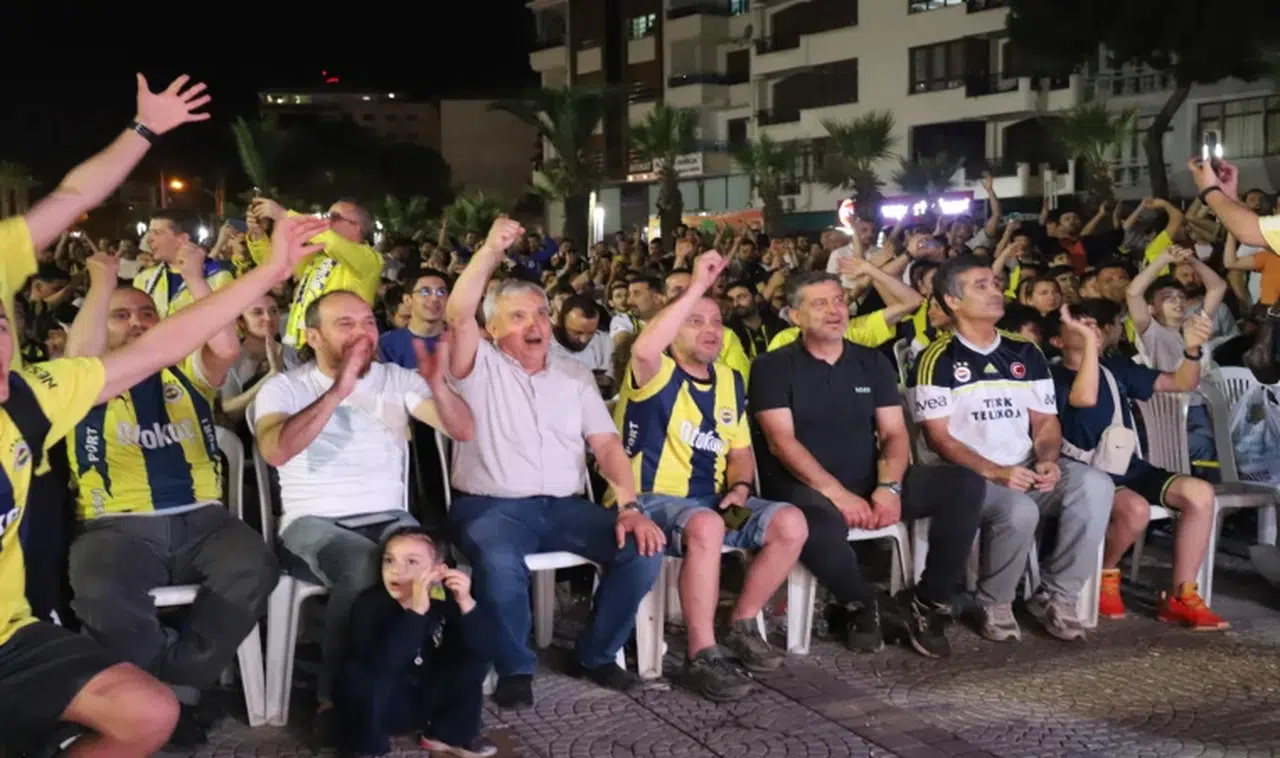 Turgutlu’da Fenerbahçe'nin zaferi coşkuyla kutlandı