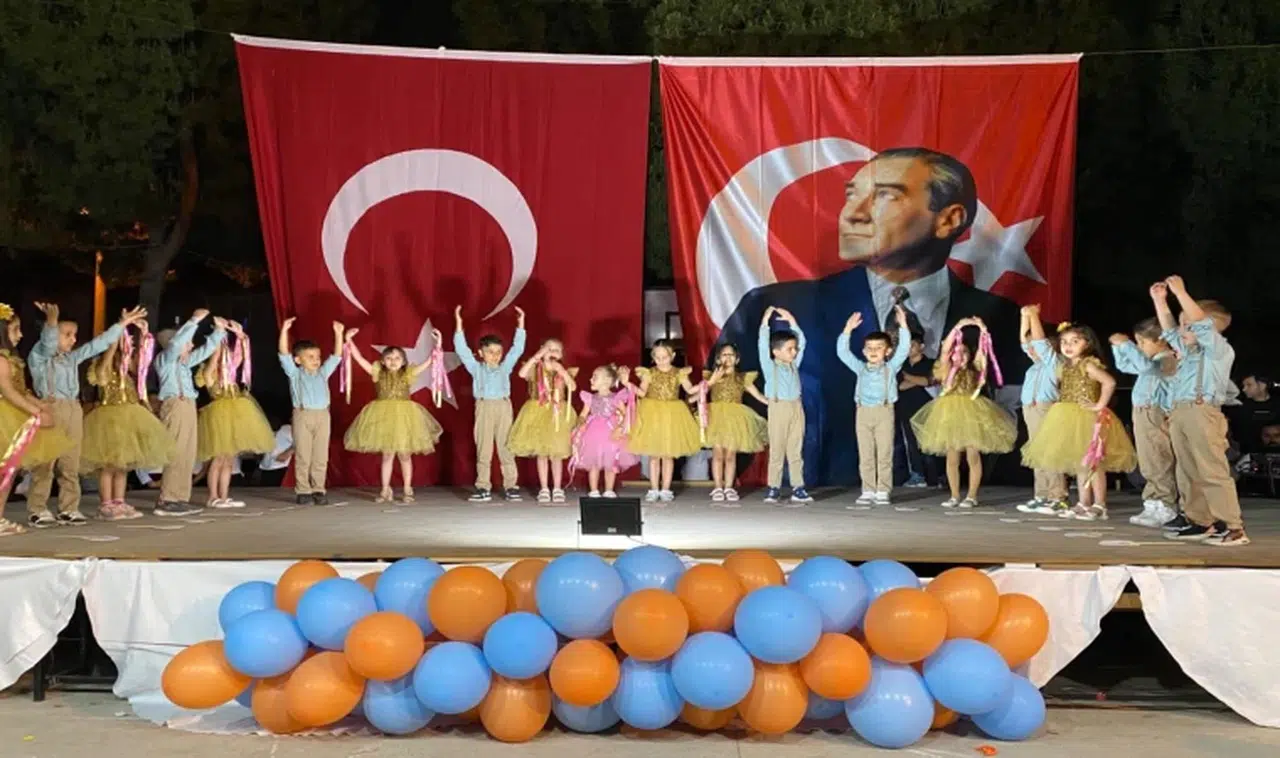 40 yıllık okula görkemli veda