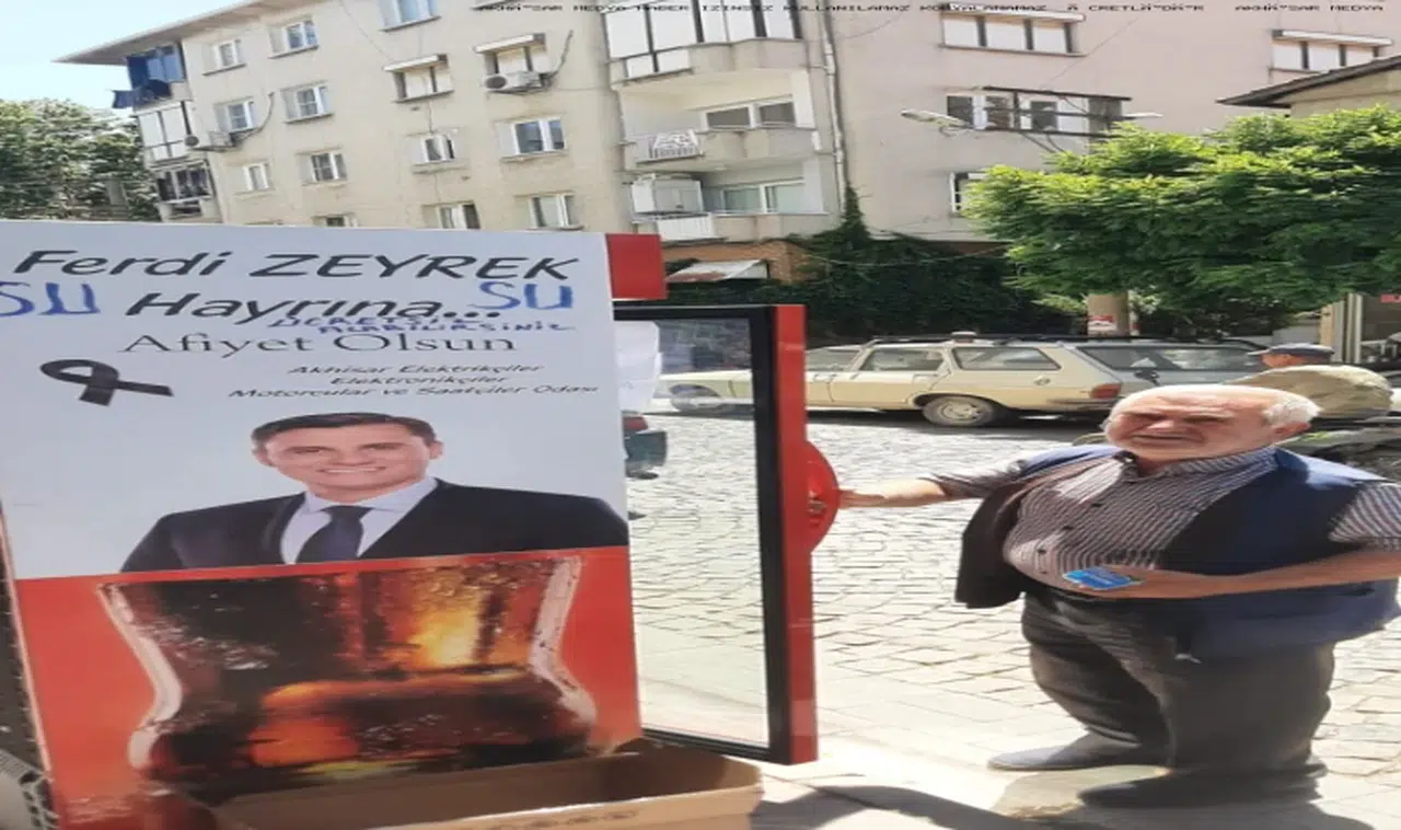 Akhisar’da Ferdi Zeyrek anısına her gün su hayrı 